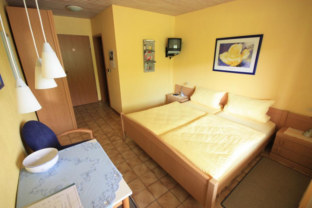 Pension-Ferienwohnung Liesbachtal Direkt Am Waldrand Bayerische Rhoen Schonau an der Brend Bilik gambar